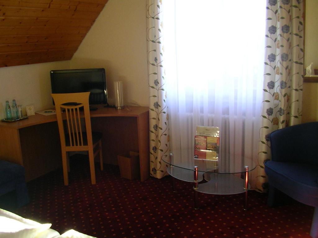 Hotel Landgasthof Kranz Huefingen Bilik gambar